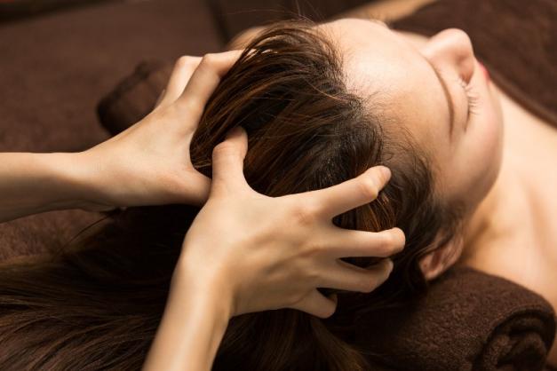 Massage du cuir chevelu