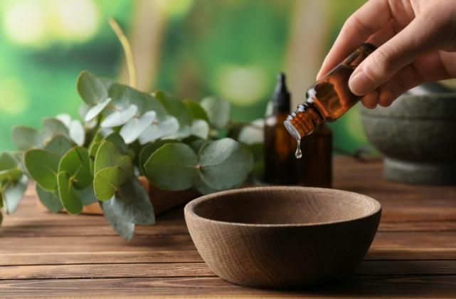 Massage aux herbes aromatiques et médicinales